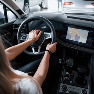Vai comprar uma central multimídia? Aprenda a escolher o modelo certo avaliando memória RAM, processador, rede CAN e compatibilidade.