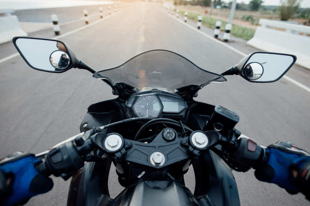 Multimídia para moto: o que avaliar antes de instalar, da vedação à navegação